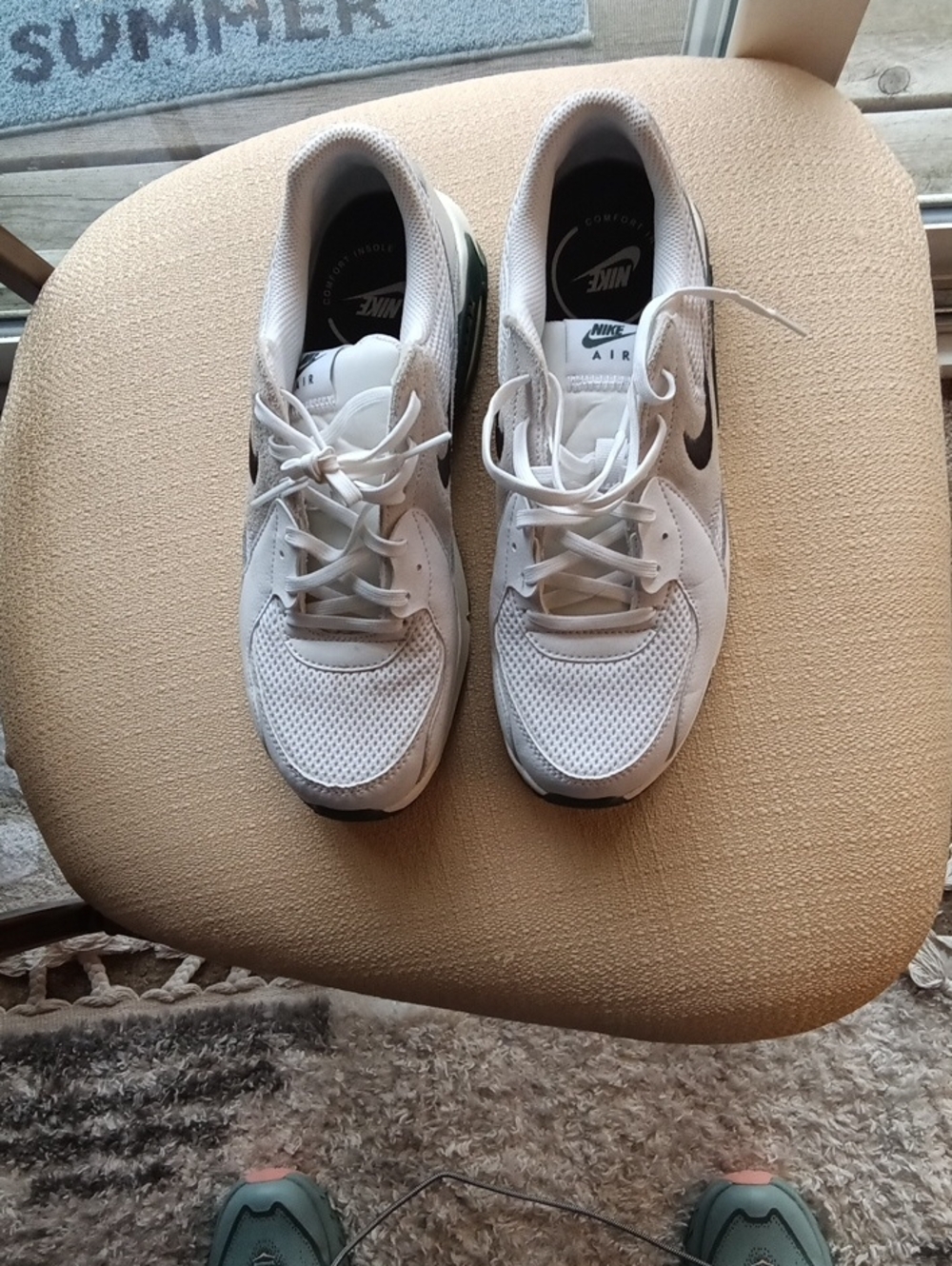 Nike AIR SIZE 9 White Sneakers with Dark Green Swoosh